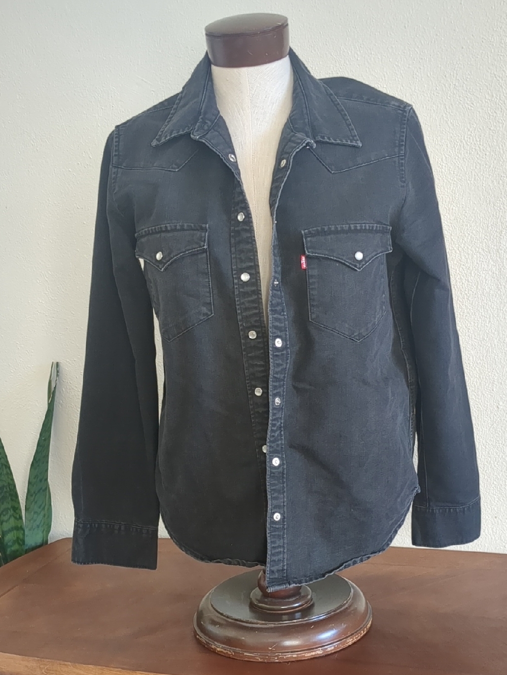 Levi's Black Women's Casual Trucker Shirt With Snap Buttons